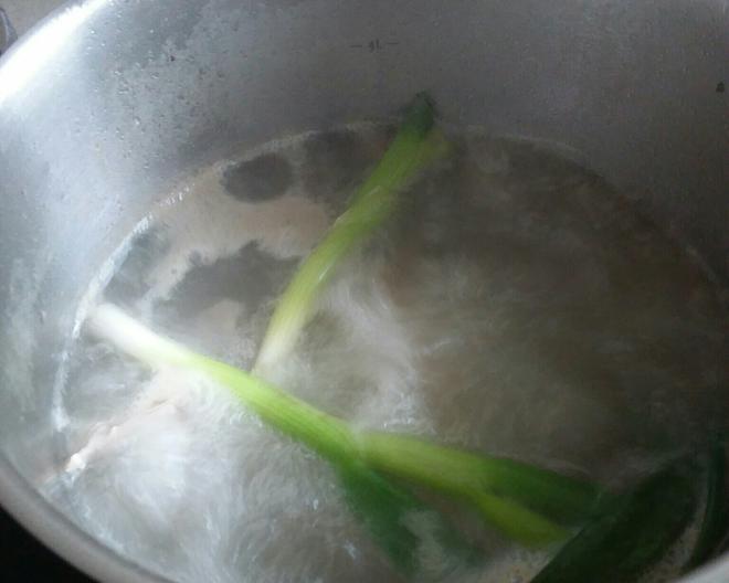清炖排骨汤(不需要调味料)的做法