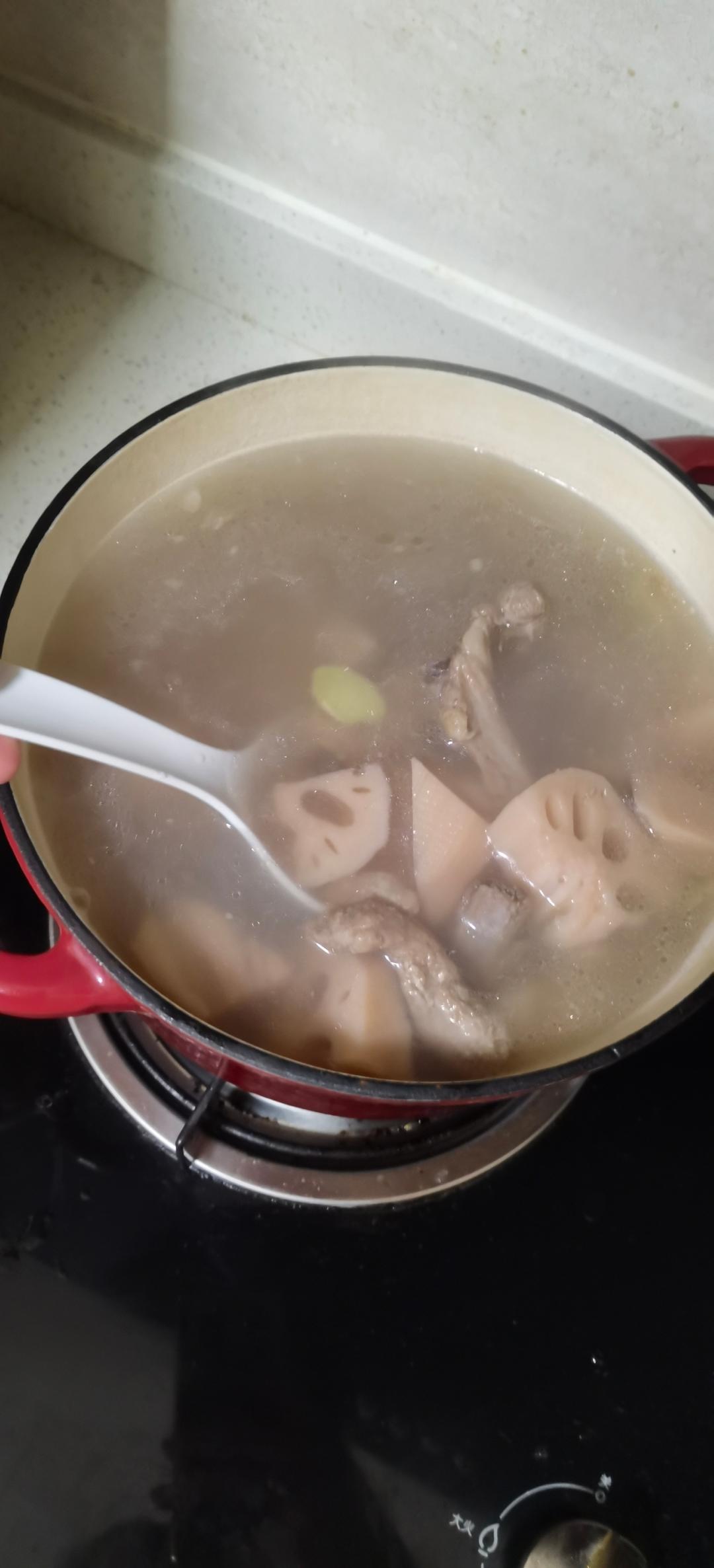 简单易做的风干鸡炖藕