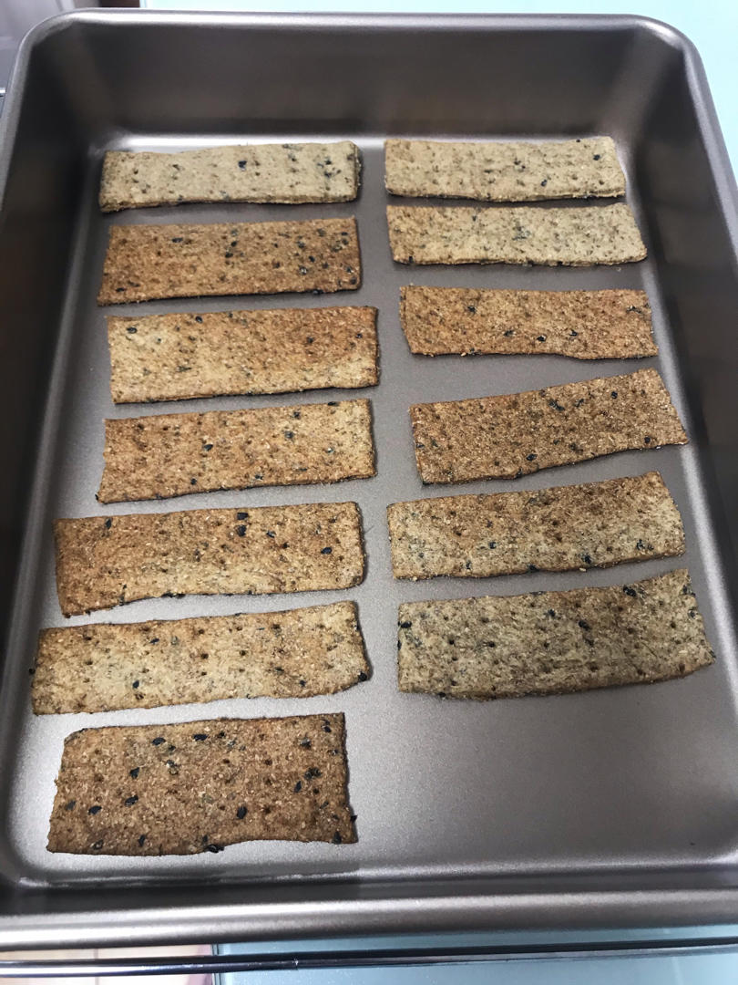 薄薄的，脆脆的，减肥期也能吃的全麦苏打饼干