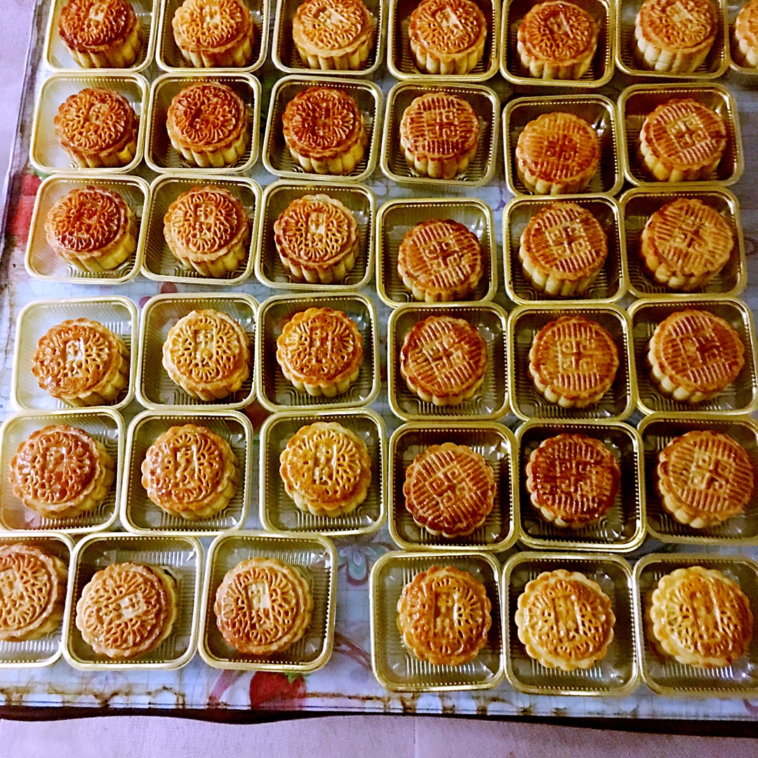 广式月饼——蛋黄莲蓉月饼