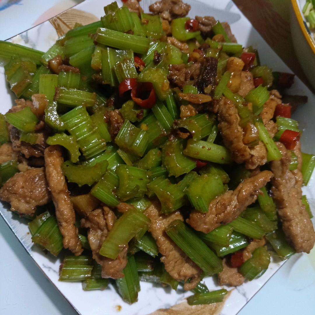 芹菜炒肉丝