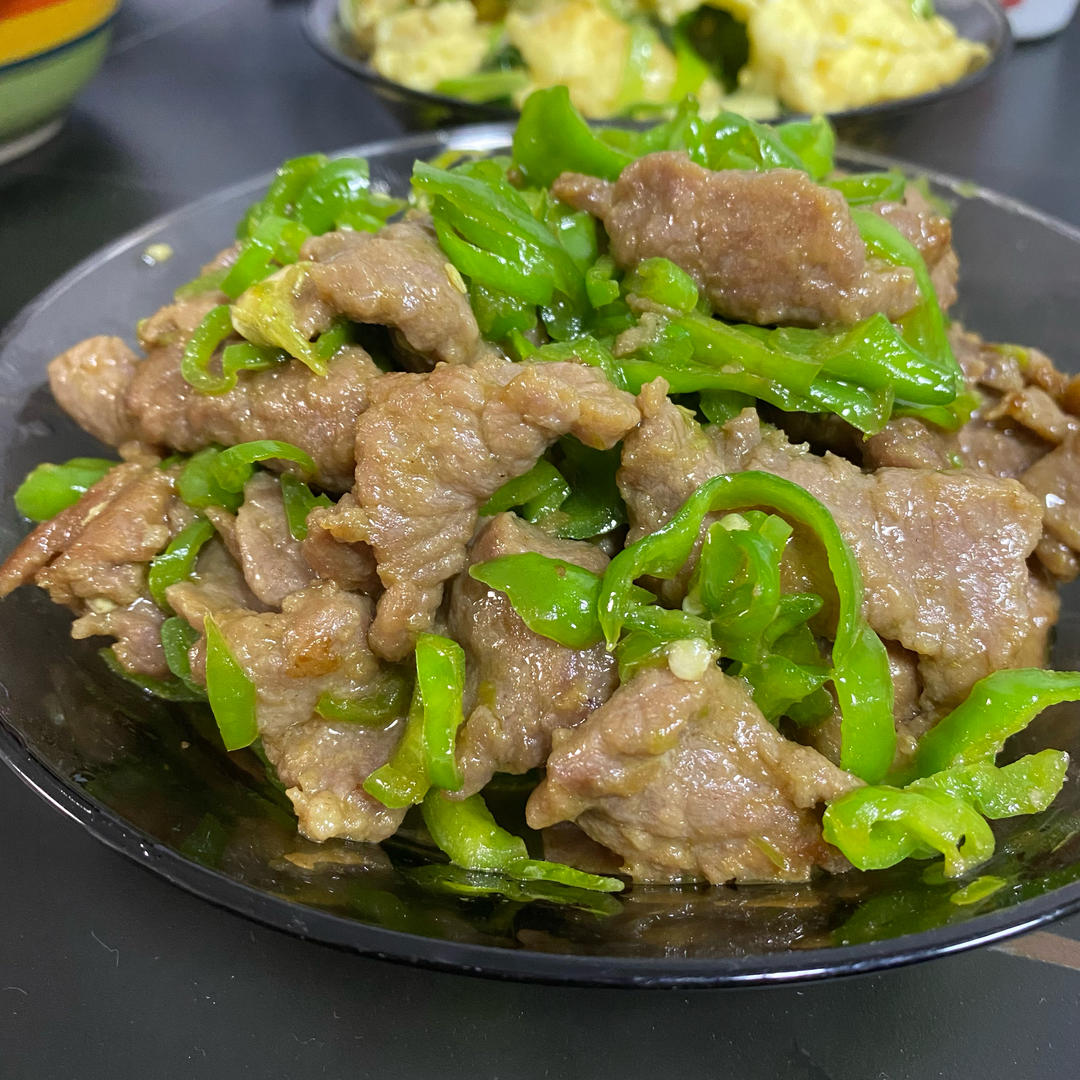 辣椒炒牛肉（巨下白饭）的做法