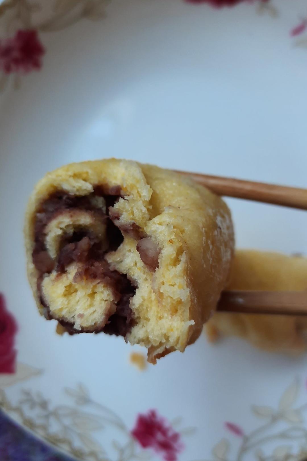 😍松软香甜的豆沙馅玉米面棒棒馍馍，烫面加发面版煎玉米饼😘