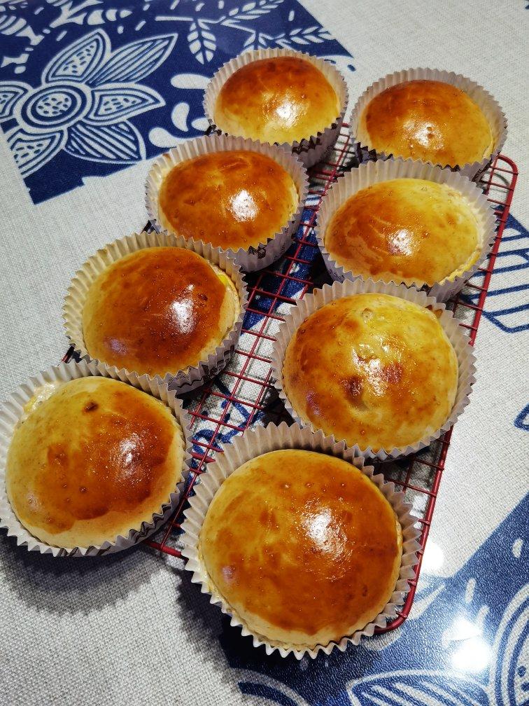 松软香甜，馅料十足的金枪鱼玉米面包
