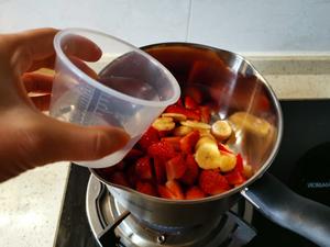 草莓香蕉果酱的做法 步骤2