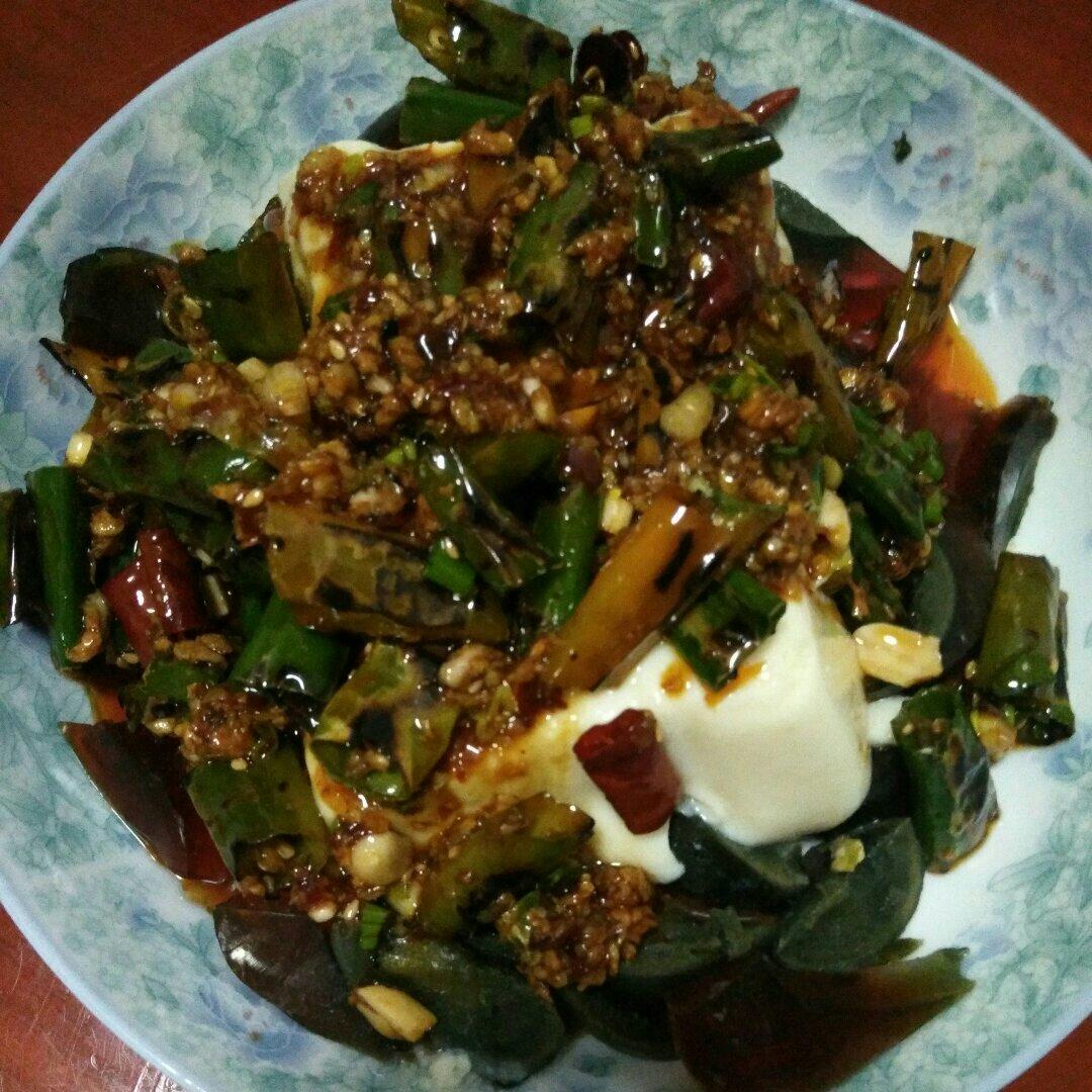 皮蛋拌豆腐