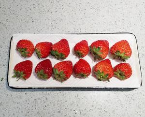 白草莓变红草莓🍓的做法 步骤3