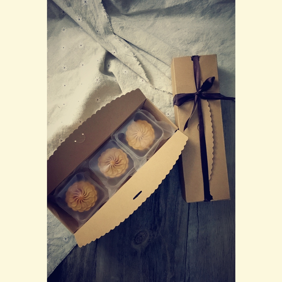 广式月饼—蛋黄莲蓉月饼