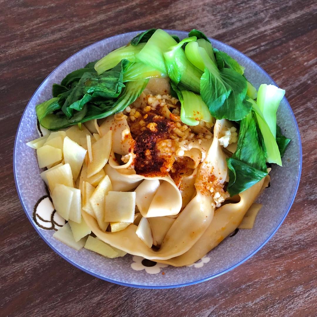 十分钟就能吃上的超简单油泼面