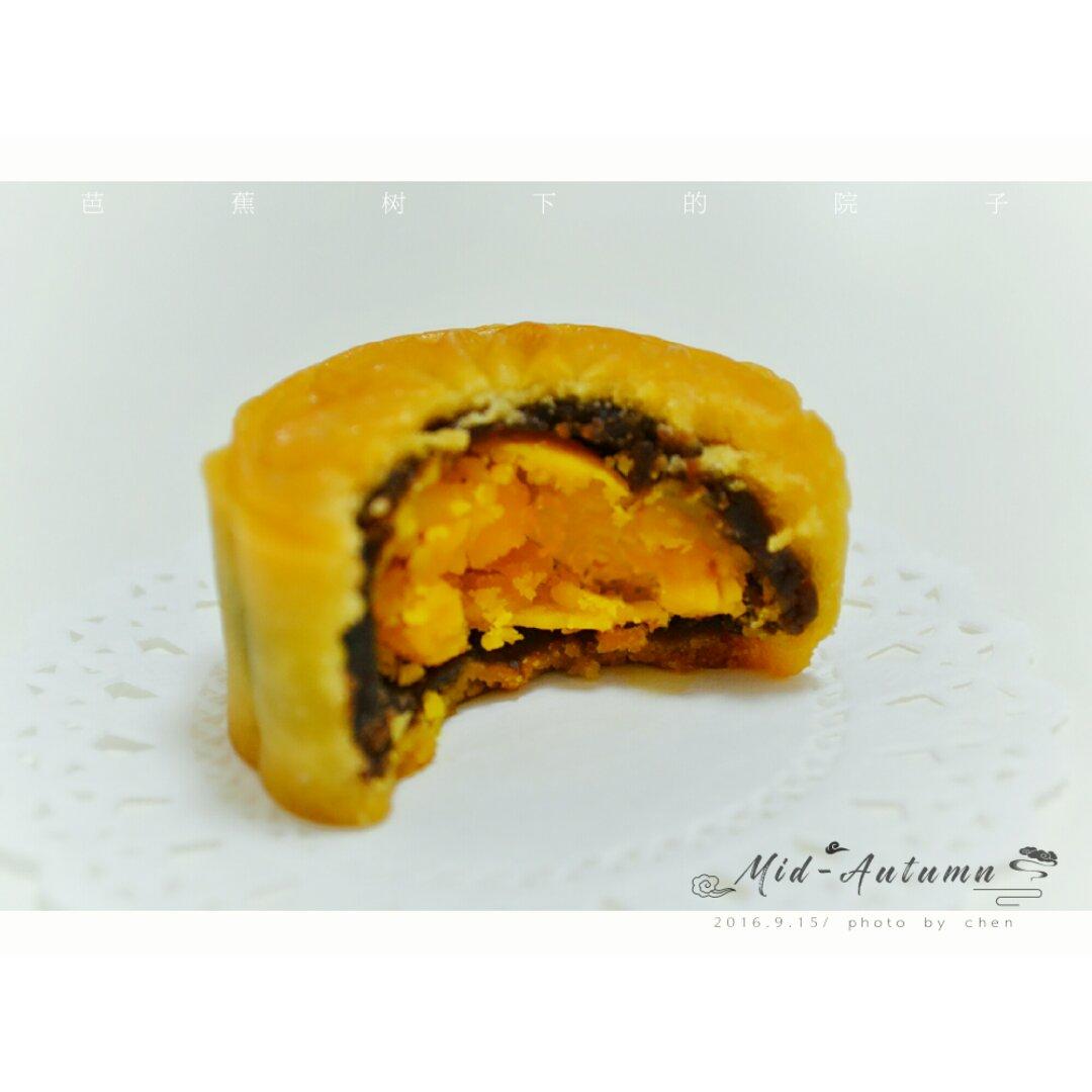 广式月饼－－蛋黄豆沙月饼