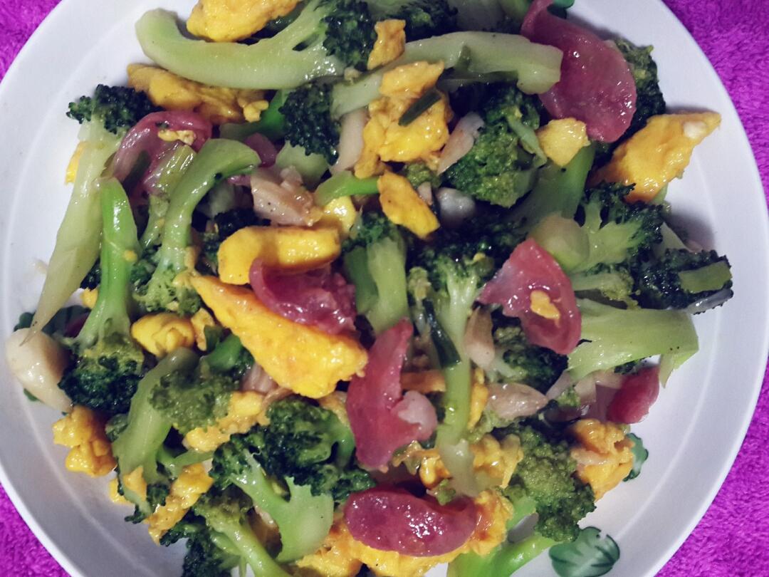 {☀快手晚餐☀}火腿肠滑蛋西兰花