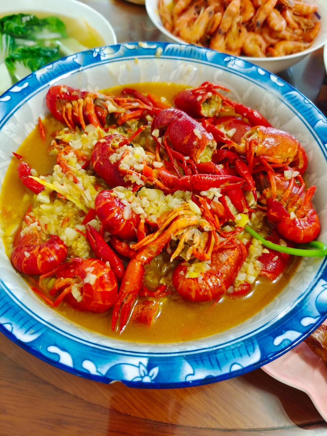 厨师长教你："蒜蓉小龙虾"的家常做法，蒜香浓郁，唇齿留香