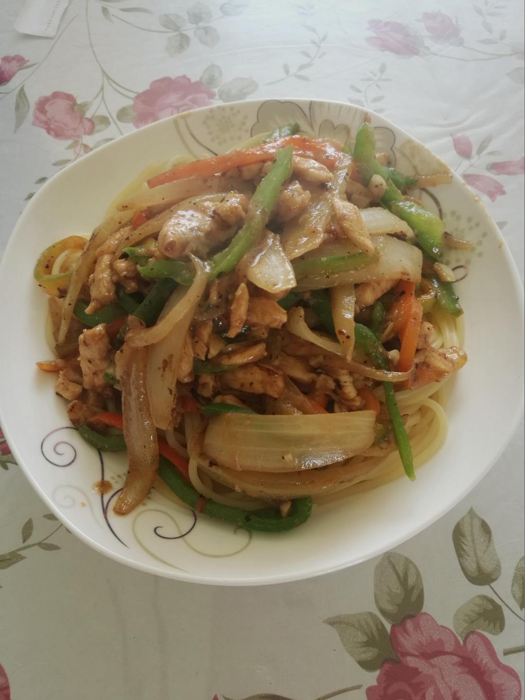 黑椒鸡丝意面