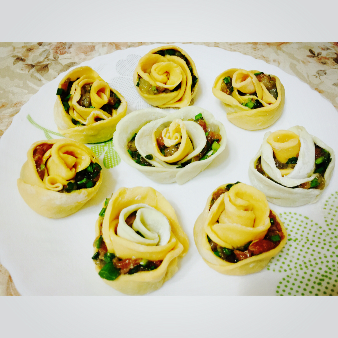 玫瑰花蝦仁韭菜餃