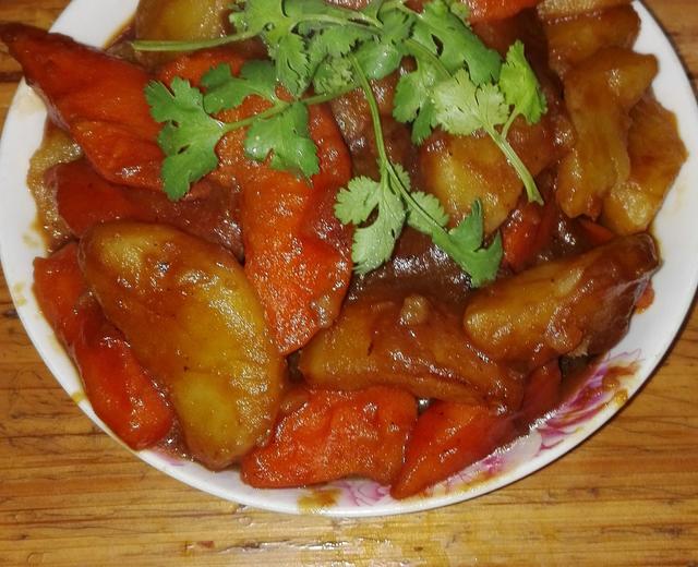 红萝卜焖土豆，素的做法