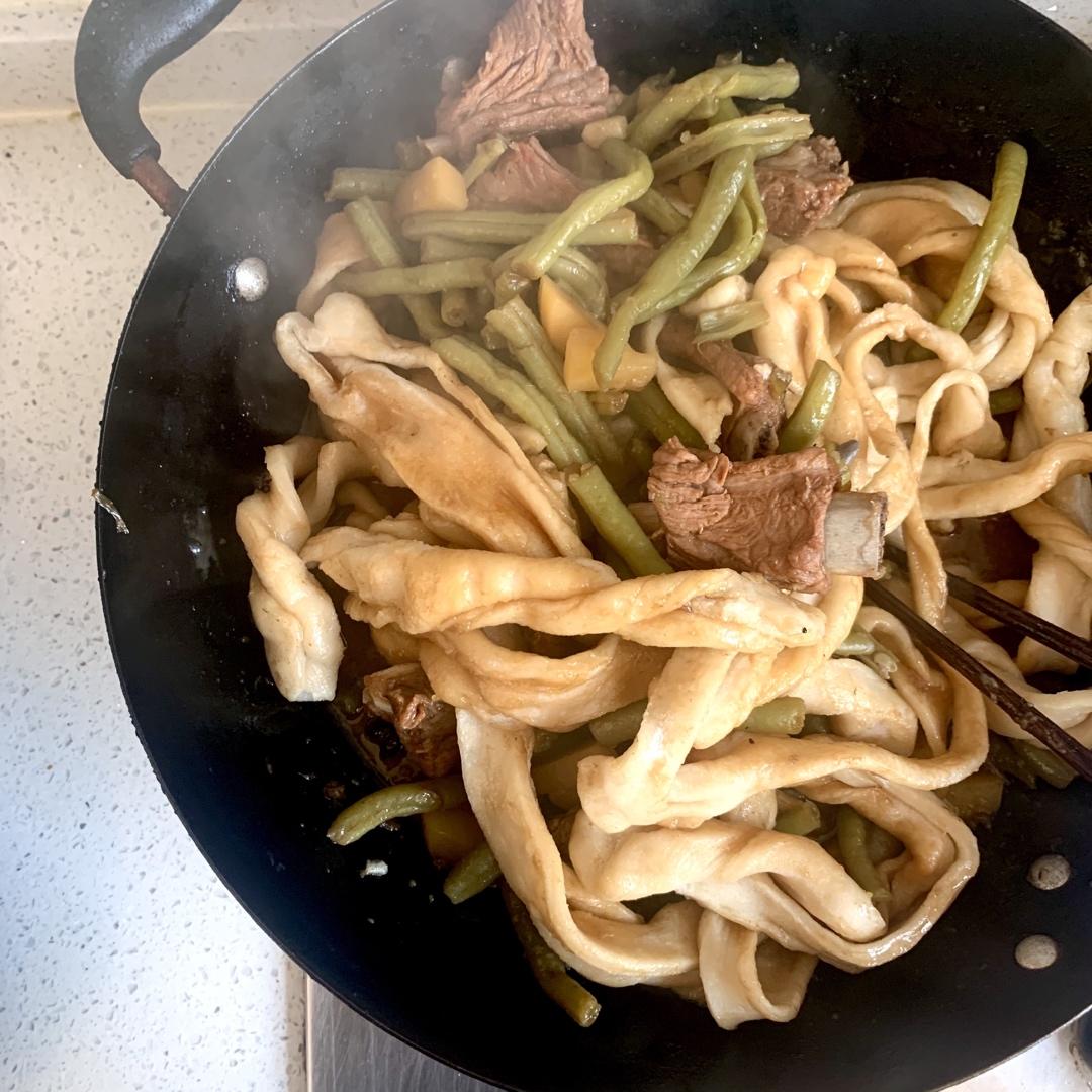 排骨豆角闷卷子