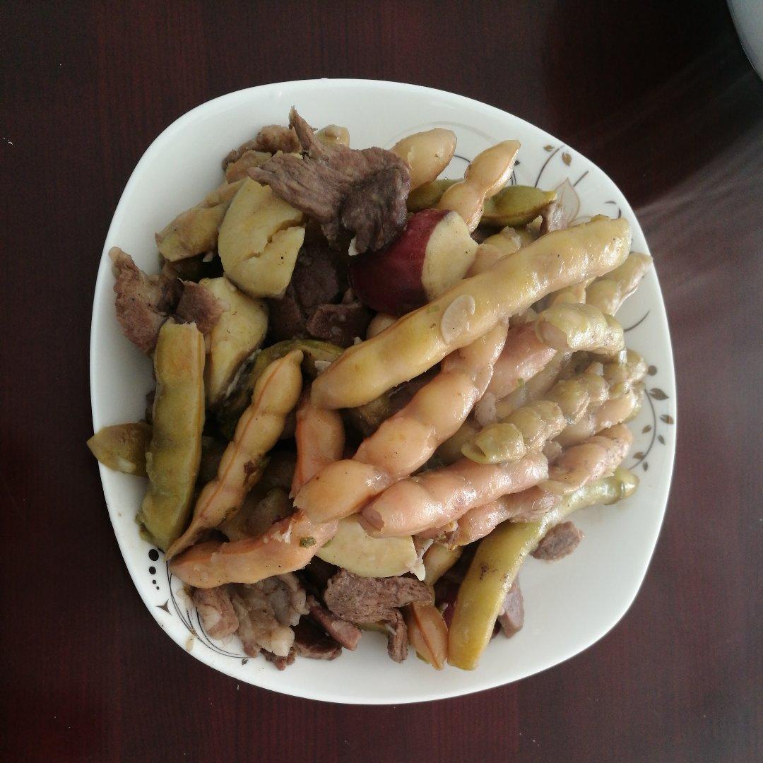 湛蓝0406做的五花肉炖黄金钩豆角