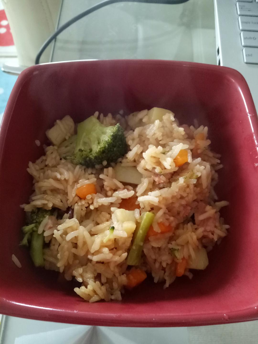 香菇腊肠土豆焖饭