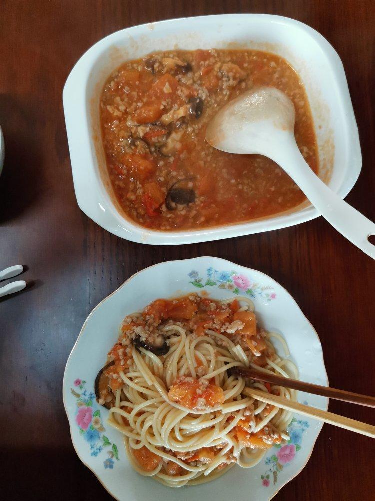 蕃茄蘑菇肉酱意大利面