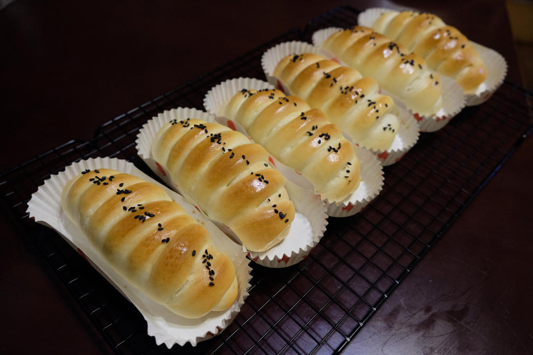 一次性发酵毛毛虫芝士香肠面包