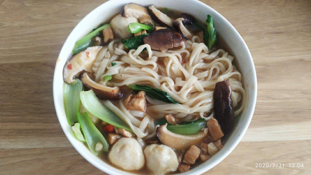 香菇鸡丁面
