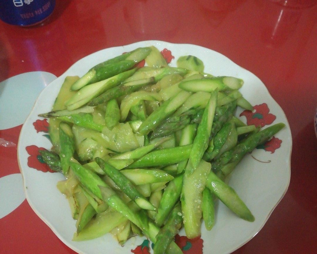 芦笋炒黄瓜的做法