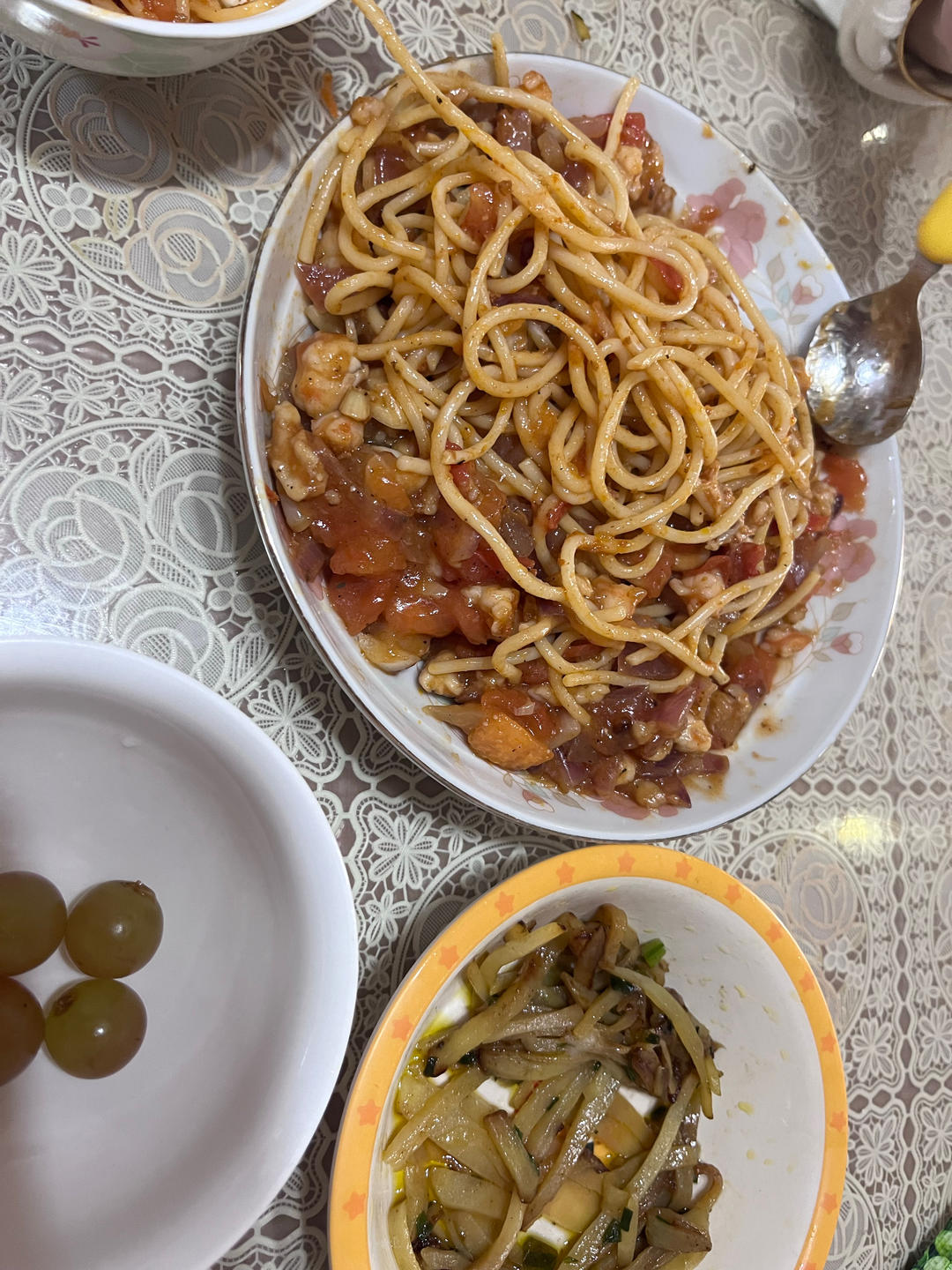 一碗根本不够的番茄肉酱面