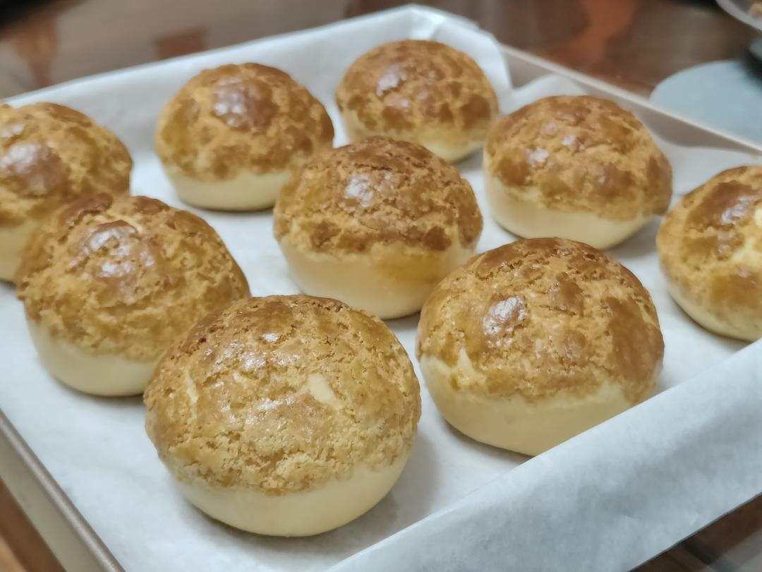 好吃到炸裂的港式菠萝包（附带制作酥皮的小视频）
