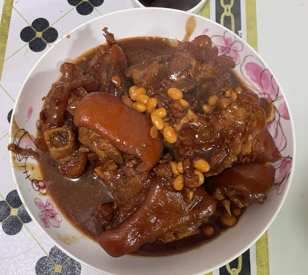 流口水的黄豆炖猪蹄