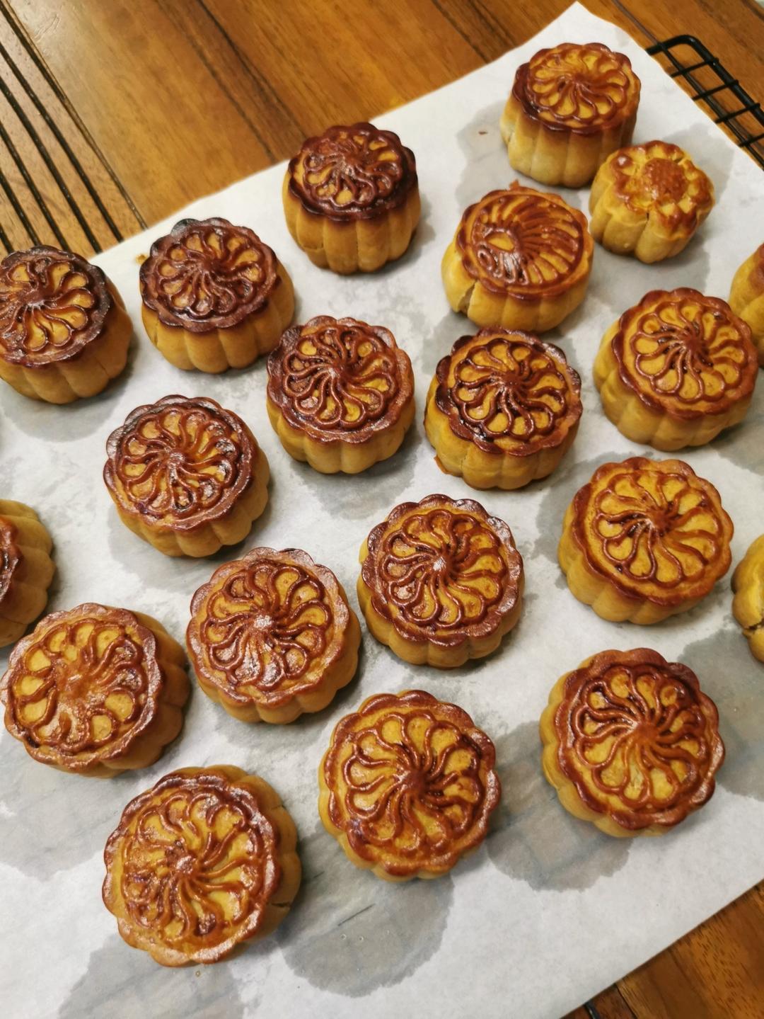 广式月饼——蛋黄莲蓉月饼