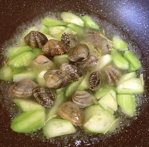 丝瓜蛤蜊汤——太太乐鲜鸡汁快手菜的做法 步骤4