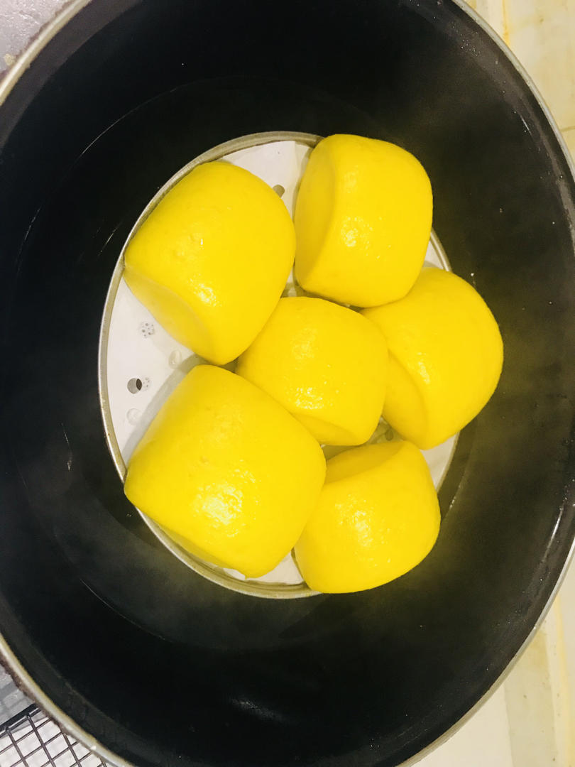 新手也可以--详解如何做出人见人爱、金黄的南瓜馒头