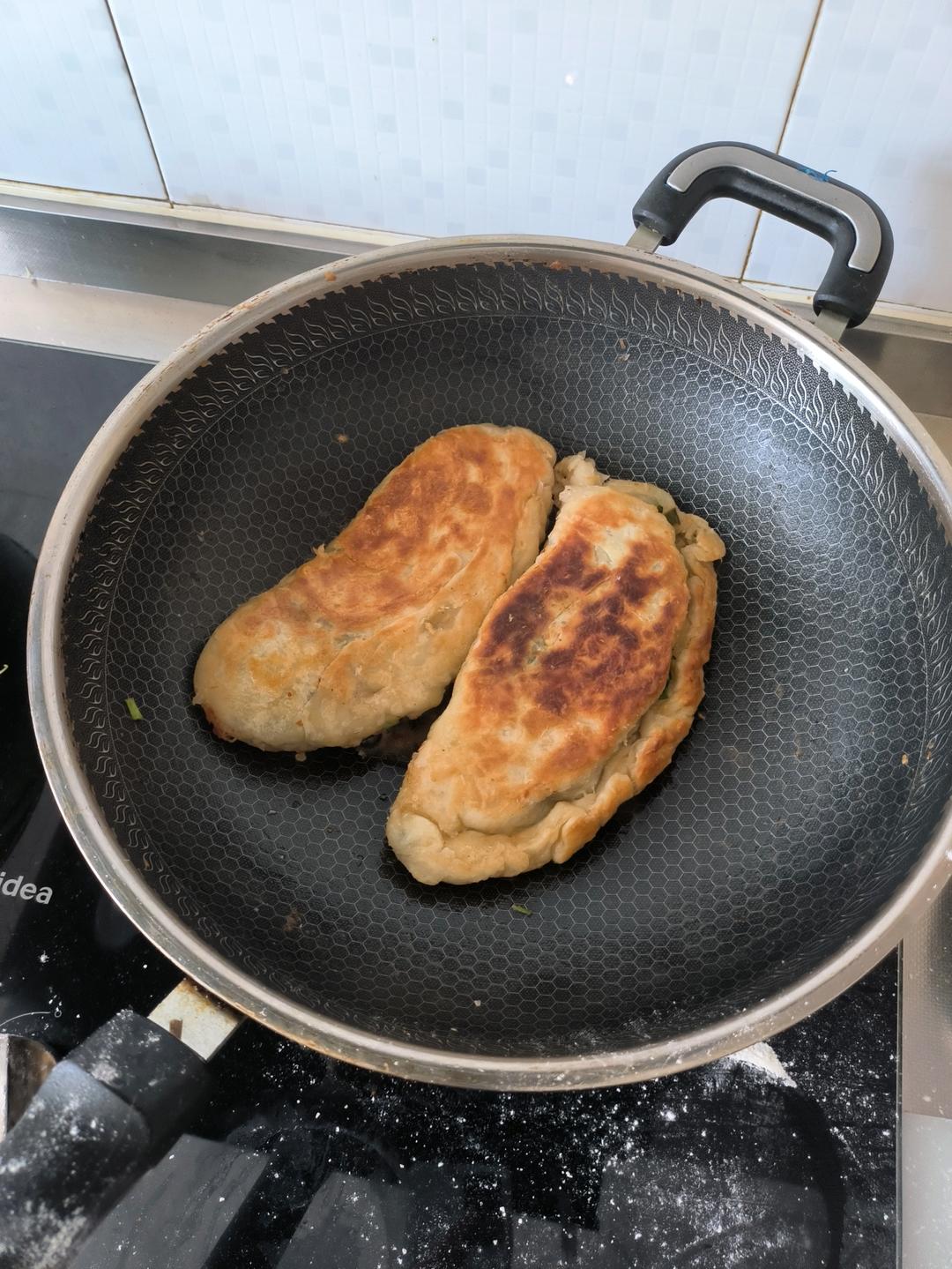 酥脆可口的手抓饼韭菜盒子