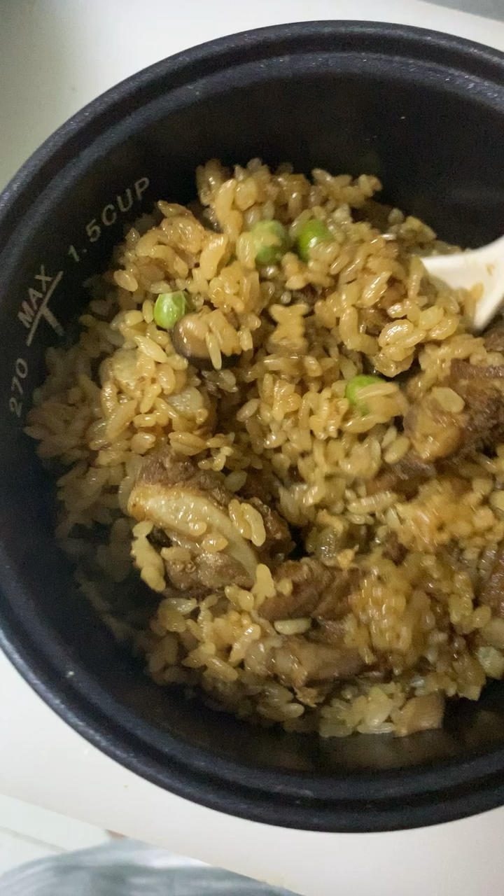 【排骨焖饭】