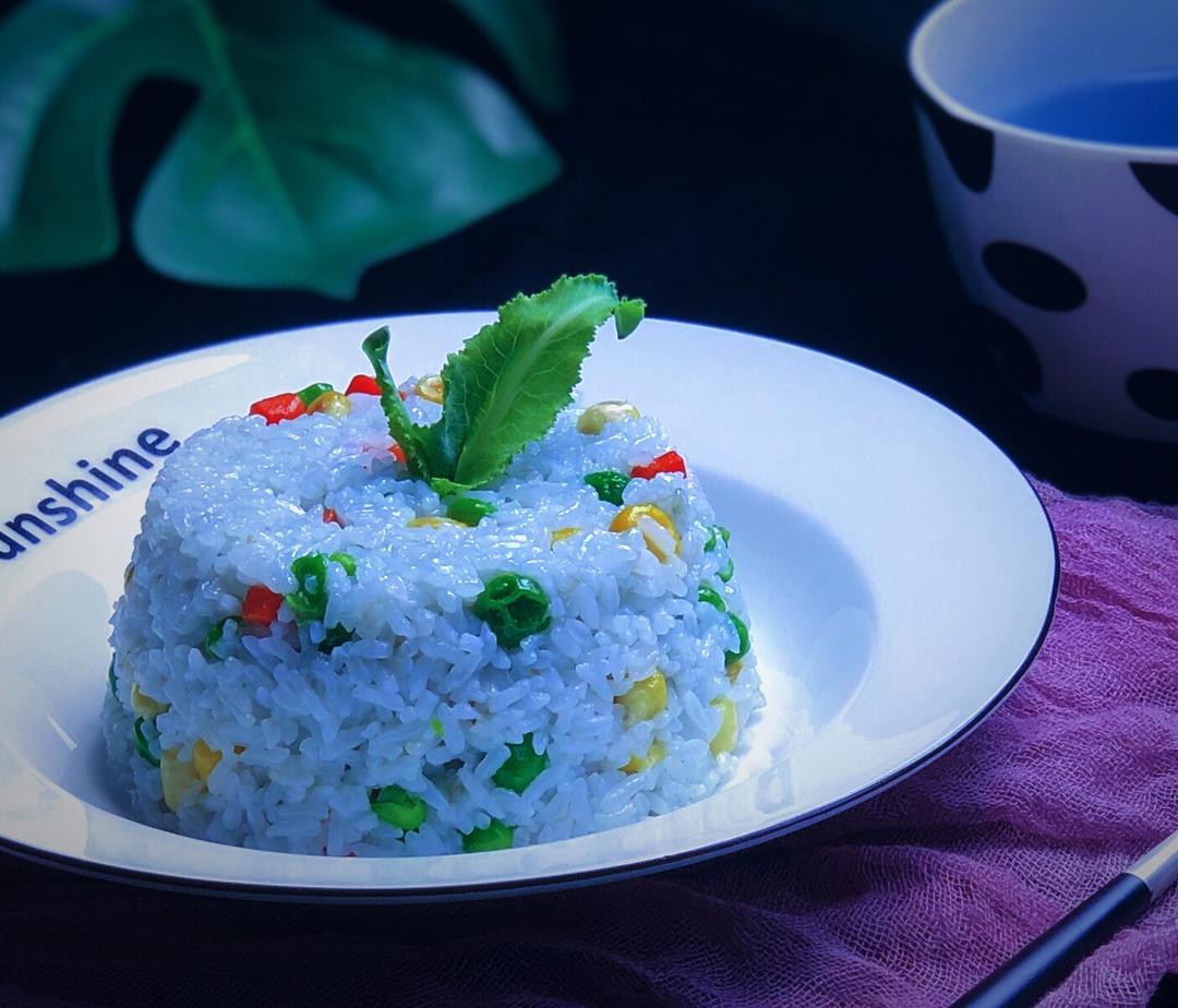 蓝色妖姬（蝶豆花炒饭）的做法