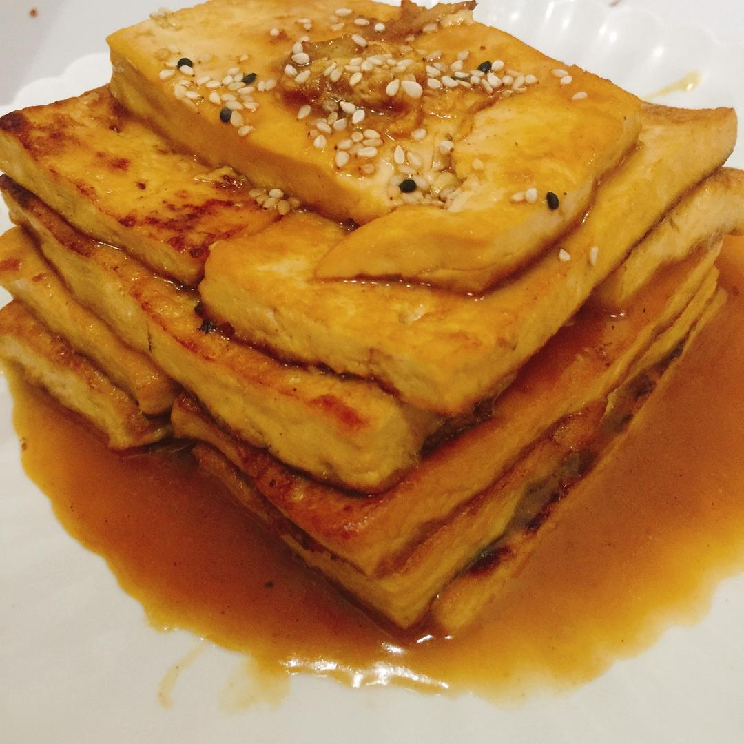 浇汁煎烧豆腐配小油菜