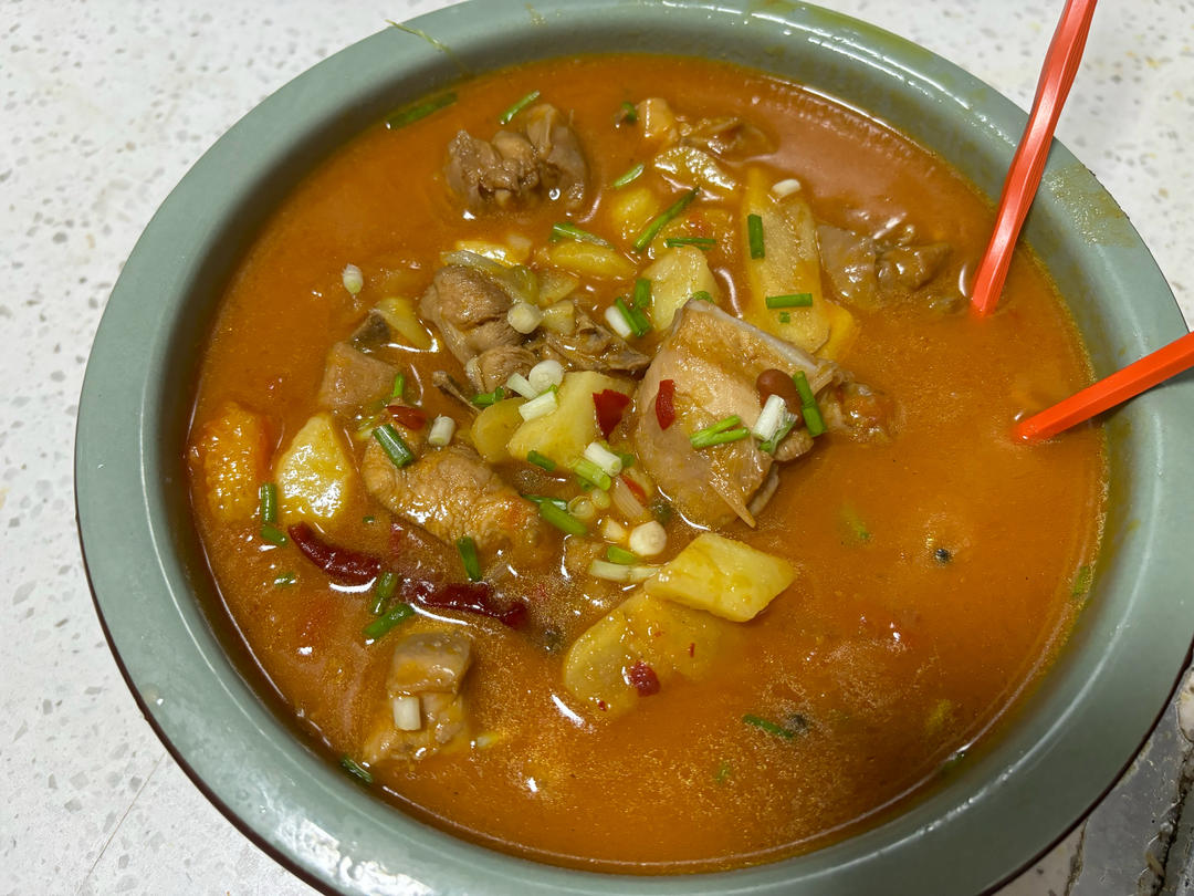 厨师长教你：“番茄土豆烧鸡腿”的下饭做法，咸鲜微酸，家常美味