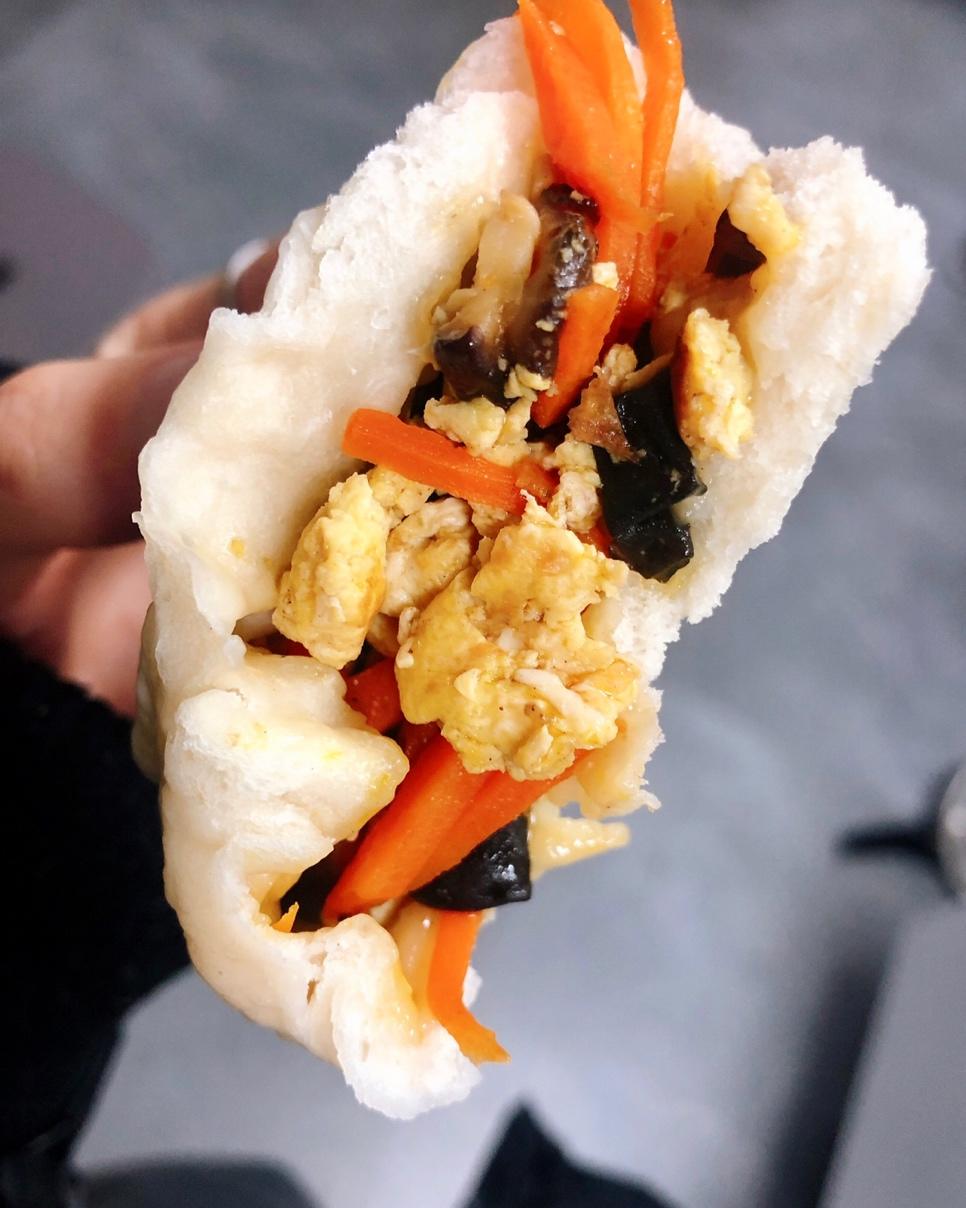 胡萝卜木耳鸡蛋素包子