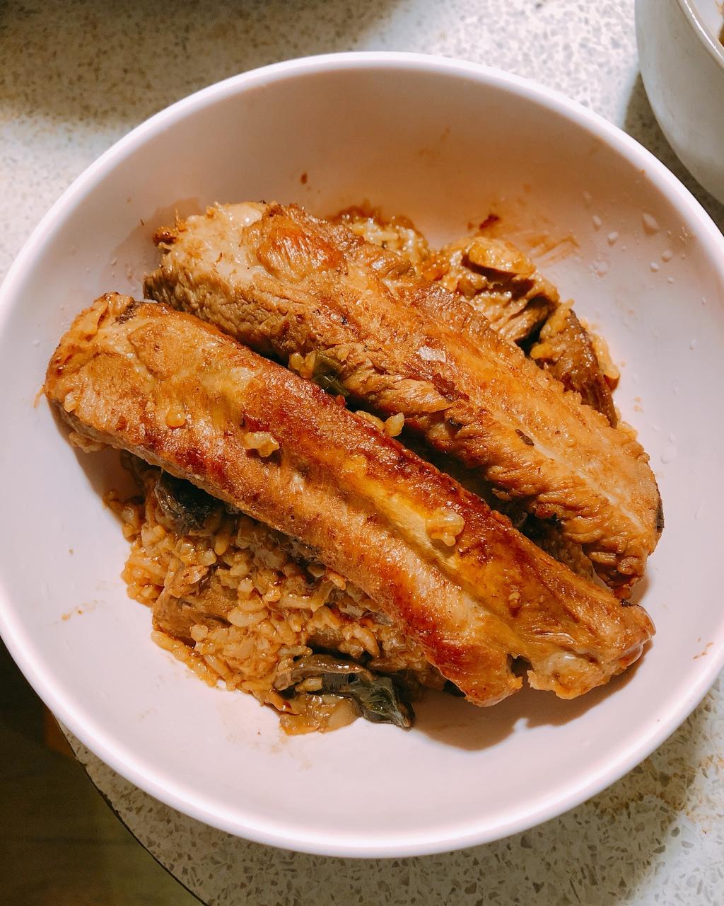 喷香排骨焖饭（爆好吃）