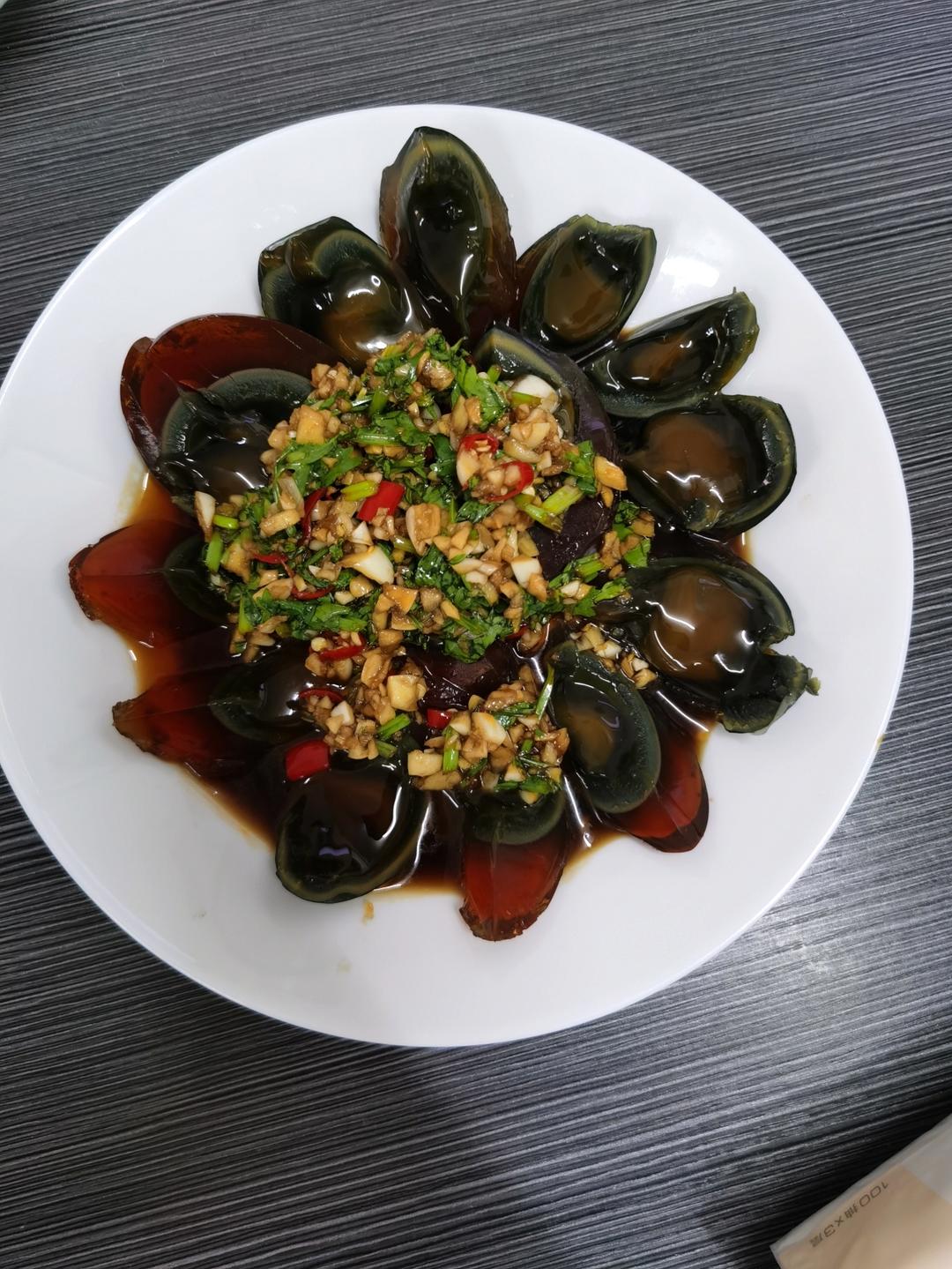 一看就会的‼️凉拌松花蛋黄瓜㊙️好简单