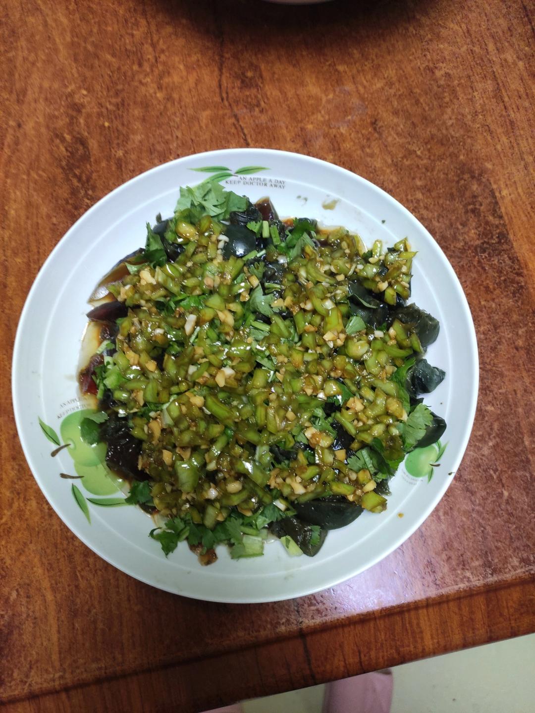 ㊙️香菜拌皮蛋，太香太开胃啦！