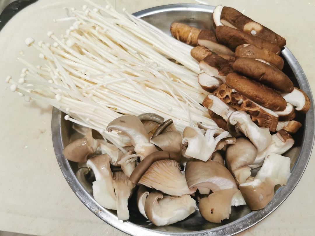 新手0失败的麻辣香锅教程！馋哭了而且超简单！