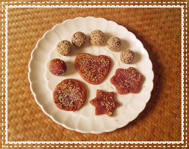 尉莱朵朵做的香煎芝麻紫薯饼