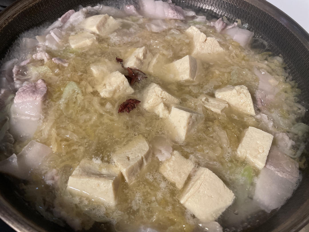 五花肉炖酸菜【最爱妈妈菜】