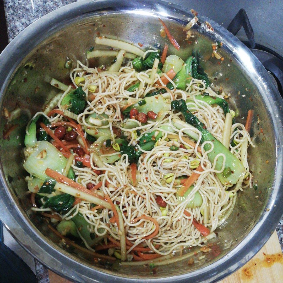 酸辣爽口的凉拌面！保证吃一次就上瘾