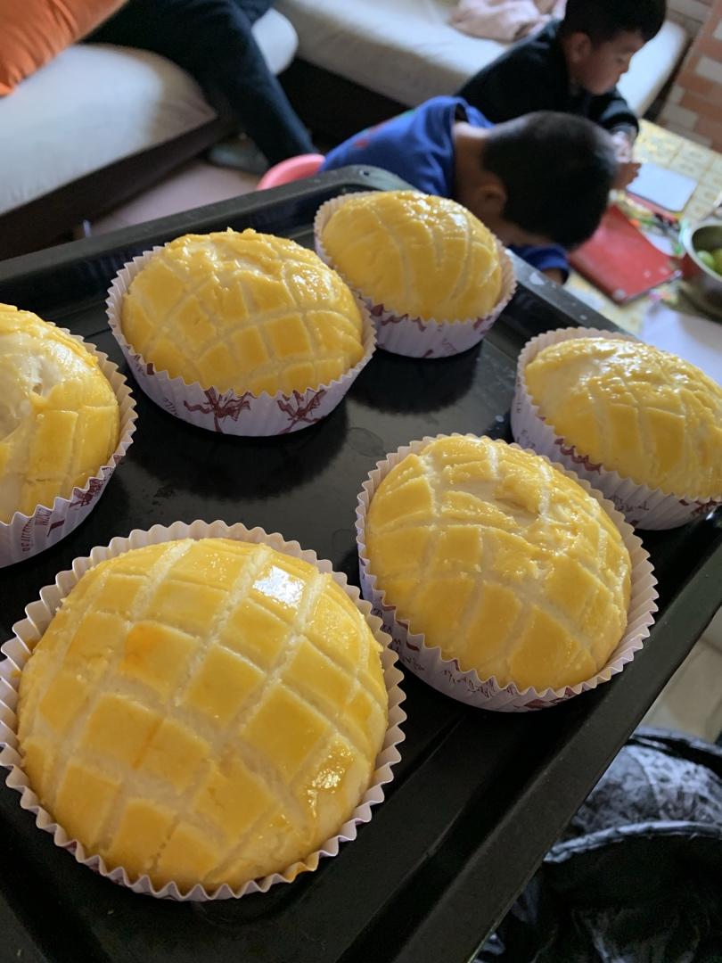 好吃到炸裂的港式菠萝包（附带制作酥皮的小视频）