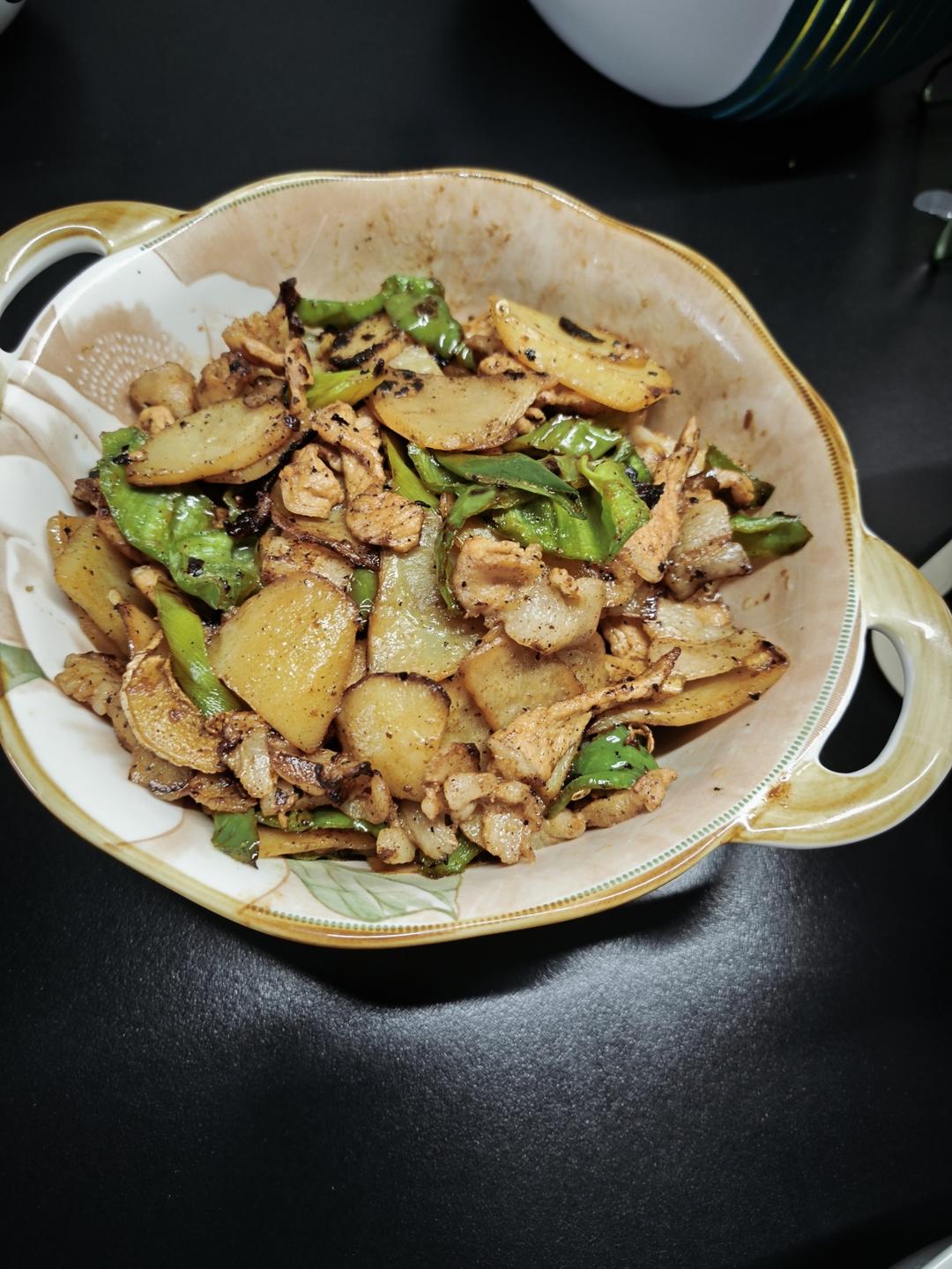 青椒土豆片炒肉