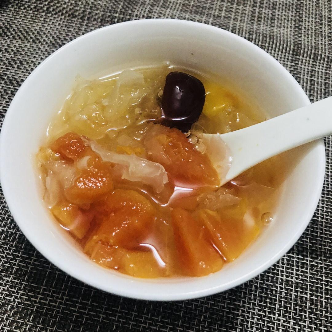 红枣木瓜银耳汤