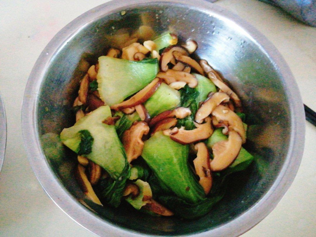 简易版香菇扒油菜