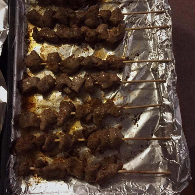 生烤羊肉串